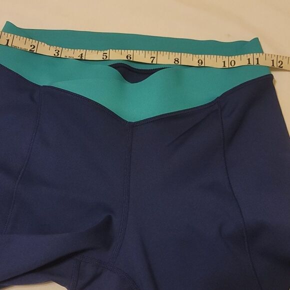 COPY - Ivy Park mid rise, crisscross front leggings size small - Picture 5 of 8